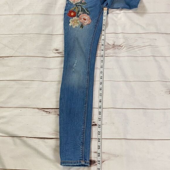 Zara Woman’s Embroidered Flower Jeans - Picture 6 of 10